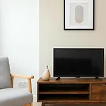 Relaxing Retreat By Ravenscourt Park - Stylish & Central